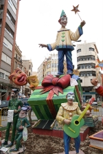 Las fallas ya lucen en sus emplazamientos.