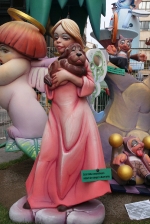 Las fallas ya lucen en sus emplazamientos.