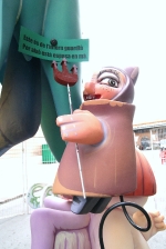 Las fallas ya lucen en sus emplazamientos.