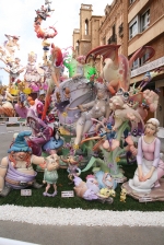 Las fallas ya lucen en sus emplazamientos.