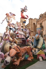 Las fallas ya lucen en sus emplazamientos.