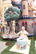 Las fallas ya lucen en sus emplazamientos.