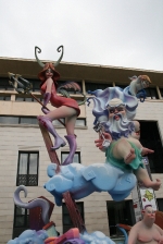 Las fallas ya lucen en sus emplazamientos.