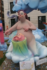 Las fallas ya lucen en sus emplazamientos.