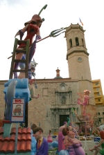 Las fallas ya lucen en sus emplazamientos.