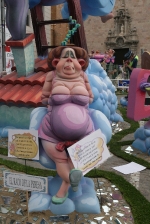 Las fallas ya lucen en sus emplazamientos.