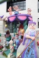 Las fallas ya lucen en sus emplazamientos.