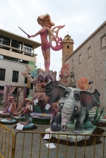 Las fallas ya lucen en sus emplazamientos.