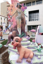 Las fallas ya lucen en sus emplazamientos.