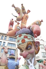Las fallas ya lucen en sus emplazamientos.