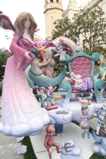 Las fallas ya lucen en sus emplazamientos.
