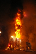 El fuego consume las fallas de 2009