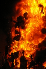 El fuego consume las fallas de 2009