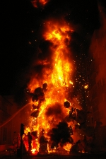 El fuego consume las fallas de 2009