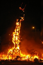 El fuego consume las fallas de 2009