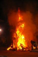 El fuego consume las fallas de 2009
