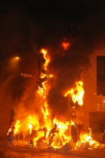 El fuego consume las fallas de 2009