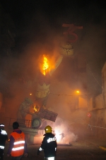 El fuego consume las fallas de 2009