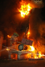 El fuego consume las fallas de 2009