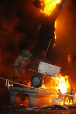 El fuego consume las fallas de 2009