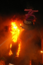 El fuego consume las fallas de 2009