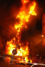 El fuego consume las fallas de 2009