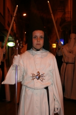 La Virgen de los Dolores desfiló acompañada por más de dos mil mujeres.