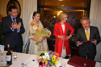 El Ateneo Taurino reúne a las reinas del 2009 y 1984