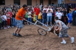 Vacas para los mayores y encierro infantil para los pequeños