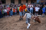 Vacas para los mayores y encierro infantil para los pequeños