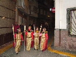 Los niños reciben a los Reyes Magos en la plaça la Vila