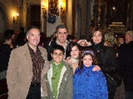 Los niños reciben a los Reyes Magos en la plaça la Vila