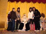 Los niños reciben a los Reyes Magos en la plaça la Vila