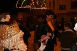 Los niños reciben a los Reyes Magos en la plaça la Vila