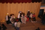 Los niños reciben a los Reyes Magos en la plaça la Vila