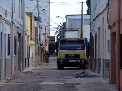 Se asfalta la calle Virgen del Rocío