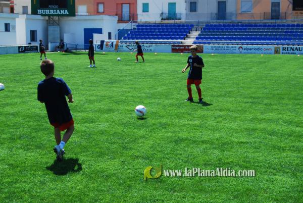 El San Fernando acoge el campus del Fútbol Base Burriana