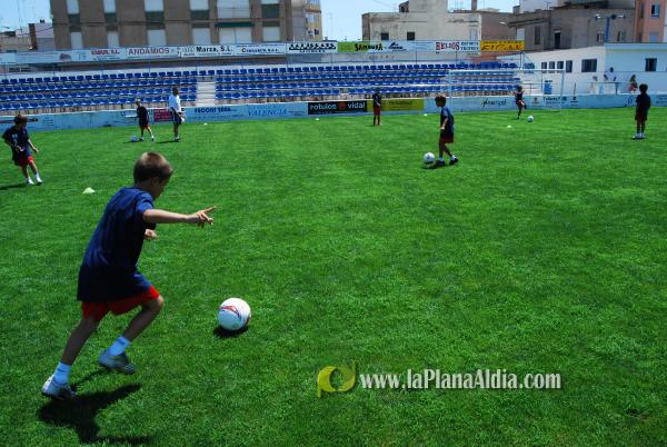 El San Fernando acoge el campus del Fútbol Base Burriana