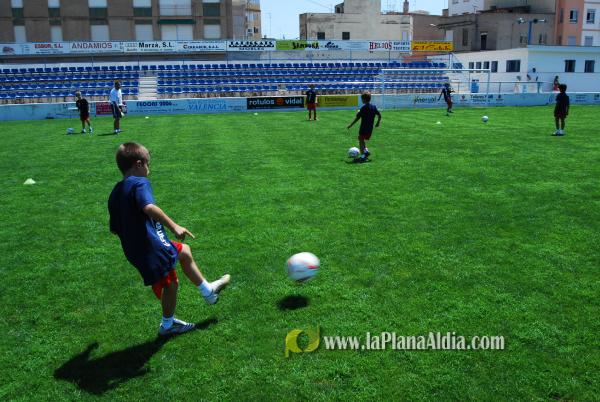 El San Fernando acoge el campus del Fútbol Base Burriana