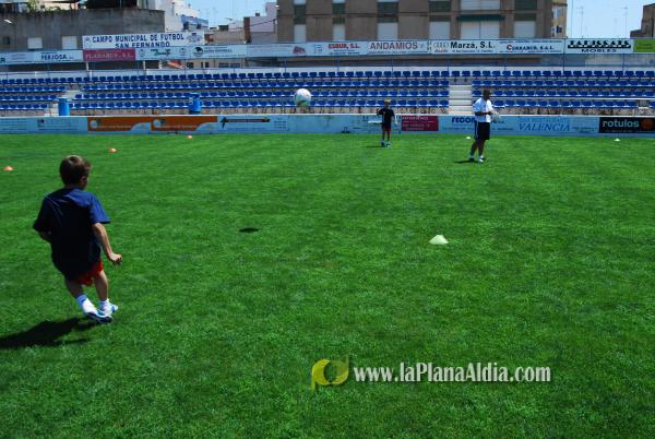 El San Fernando acoge el campus del Fútbol Base Burriana