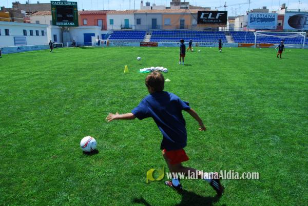 El San Fernando acoge el campus del Fútbol Base Burriana