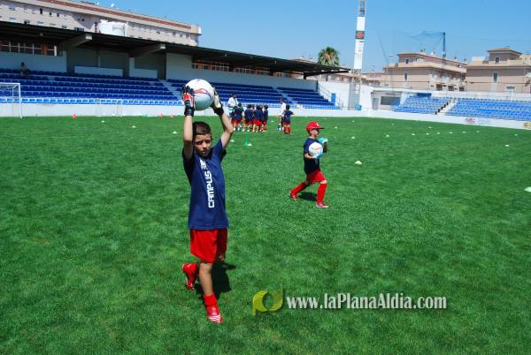 El San Fernando acoge el campus del Fútbol Base Burriana