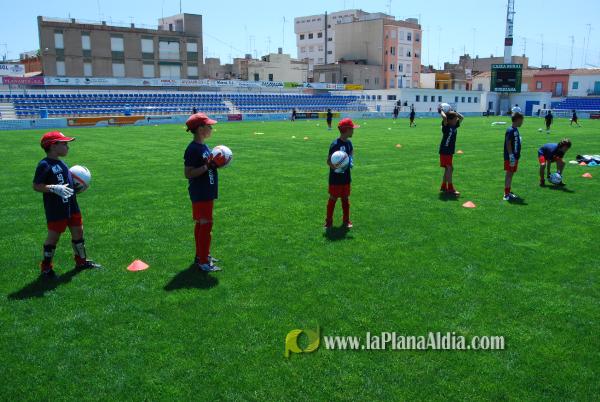 El San Fernando acoge el campus del Fútbol Base Burriana
