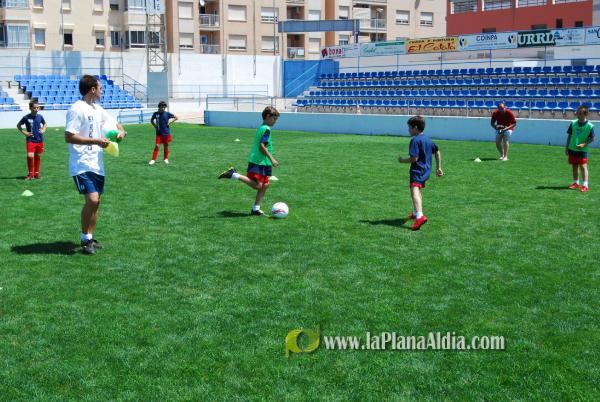 El San Fernando acoge el campus del Fútbol Base Burriana