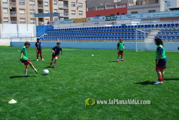 El San Fernando acoge el campus del Fútbol Base Burriana