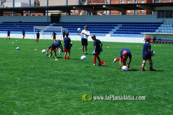 El San Fernando acoge el campus del Fútbol Base Burriana