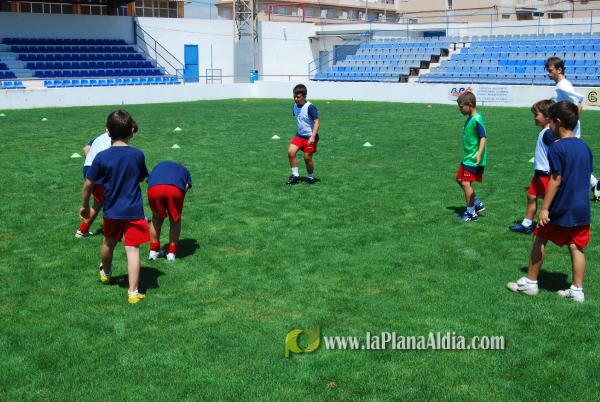 El San Fernando acoge el campus del Fútbol Base Burriana