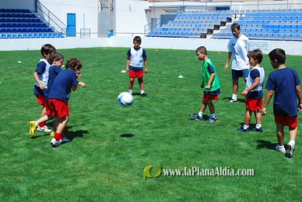 El San Fernando acoge el campus del Fútbol Base Burriana
