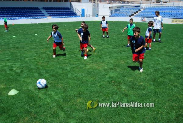 El San Fernando acoge el campus del Fútbol Base Burriana