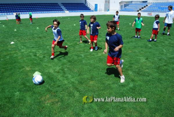 El San Fernando acoge el campus del Fútbol Base Burriana